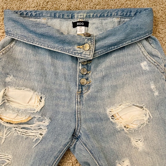 BDG Ripped Highwaist Boyfriend Jeans - Picture 4 of 6